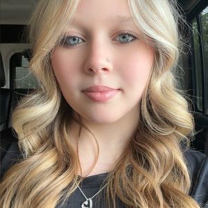 Meet your Posher, Danica